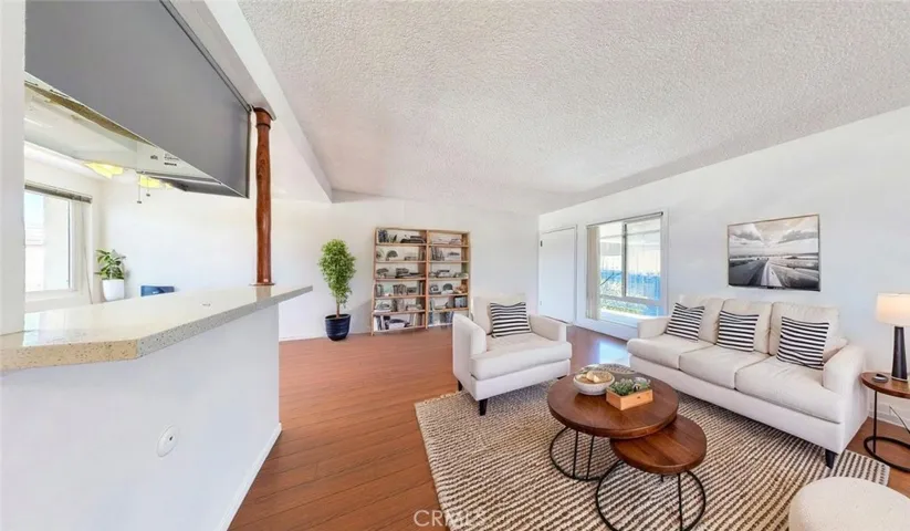 Photos may include virtual staging and / or alternation for visualization purposes.