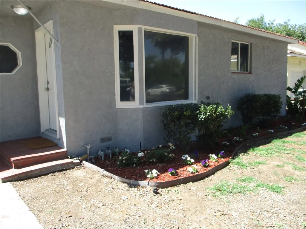 9748 Belmont, Riverside, California 92503 — photo 4