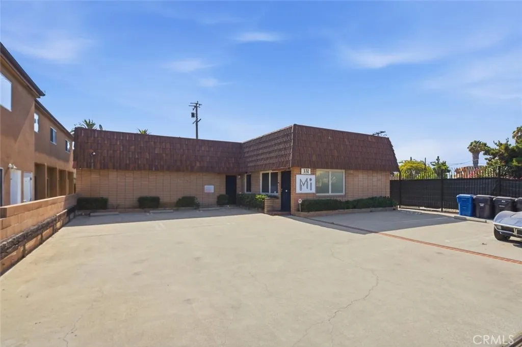 331 E Carson