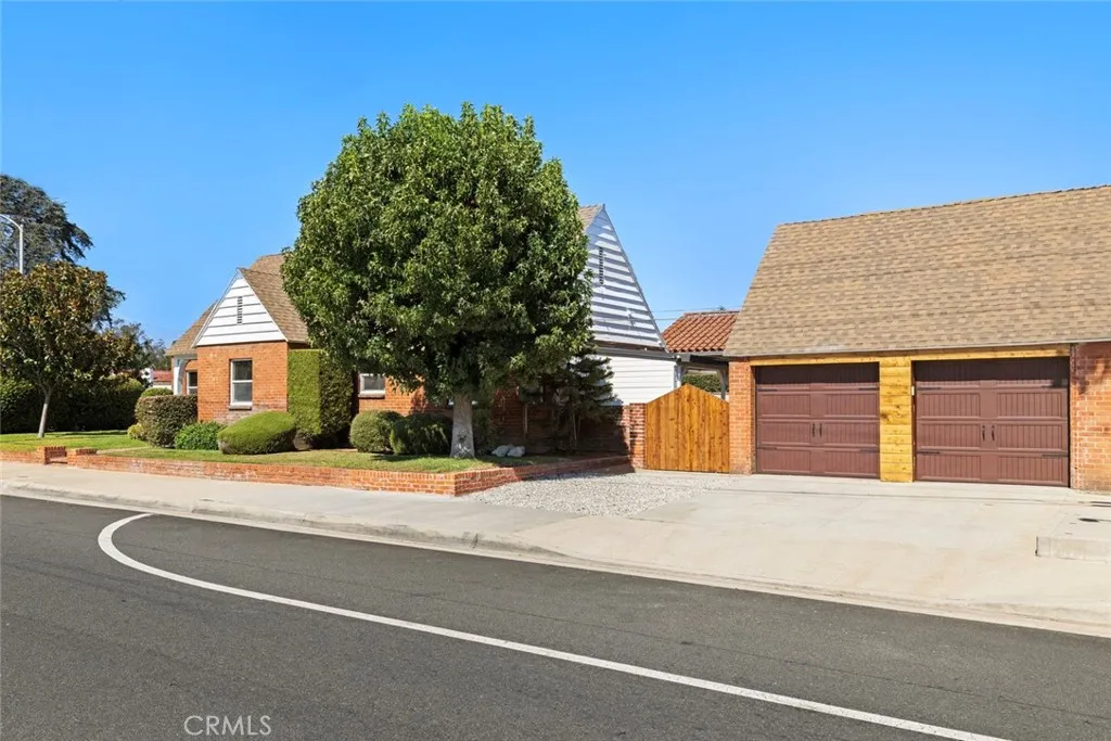 694 W Orange Grove, Pomona, California 91768 — photo 4