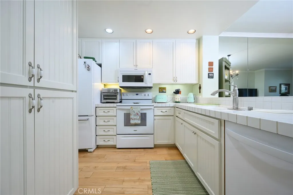 2243 Martin 211, Irvine, California 92612 — photo 4