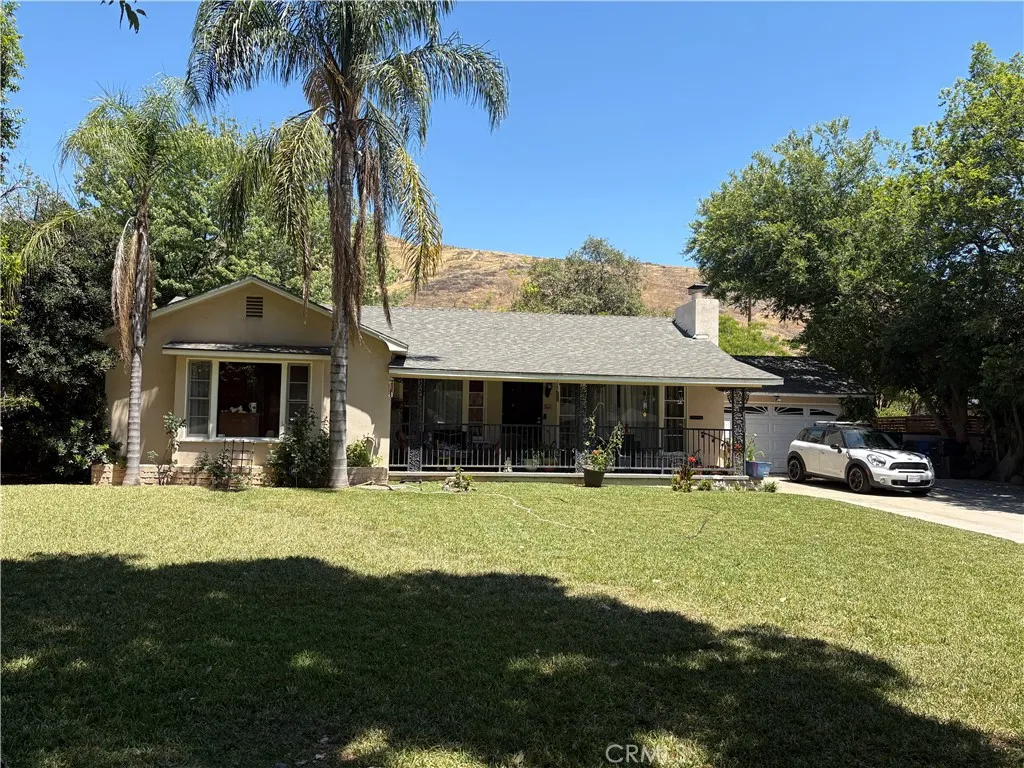 1220 W Marshall