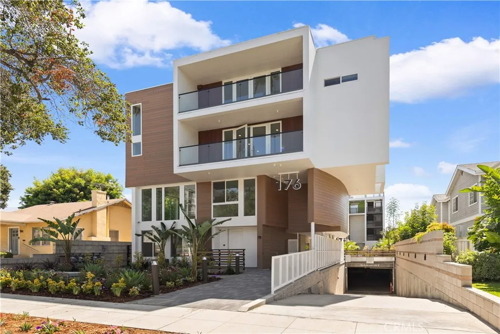176 N. Catalina Ave