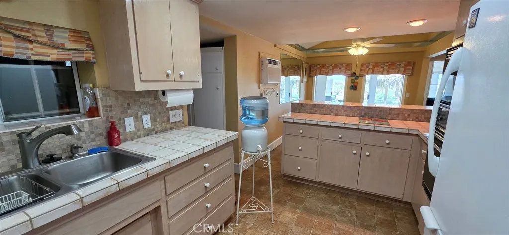 Kitchen has upgraded cabinets and lots of counter space Kitchen has upgraded cabinets and lots of counter space