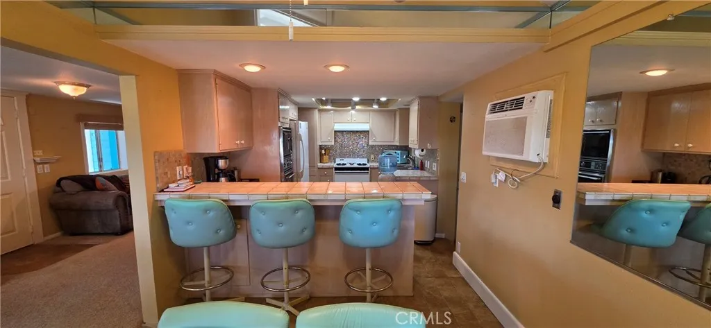Kitchen and breakfast bar