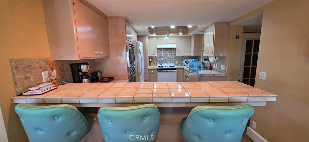 Breakfast bar