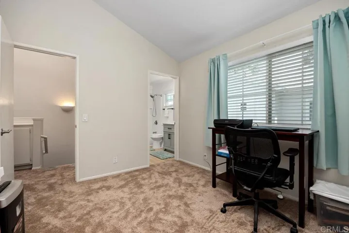 Second bedroom suite
