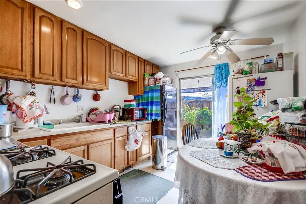 1813 Cedar, Santa Ana, California 92707 — photo 4