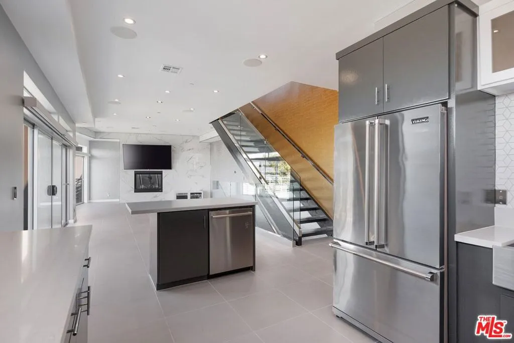 11698 Picturesque Drive, Studio City, California 91604 — photo 5