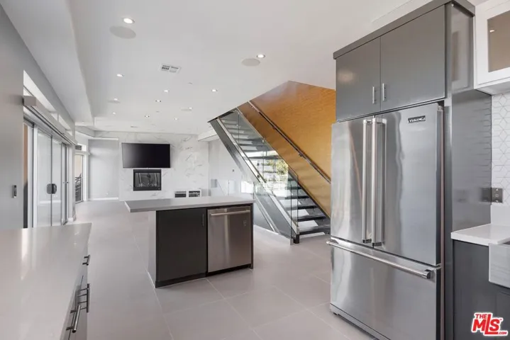 11698 Picturesque Drive, Studio City, California 91604 — photo 5
