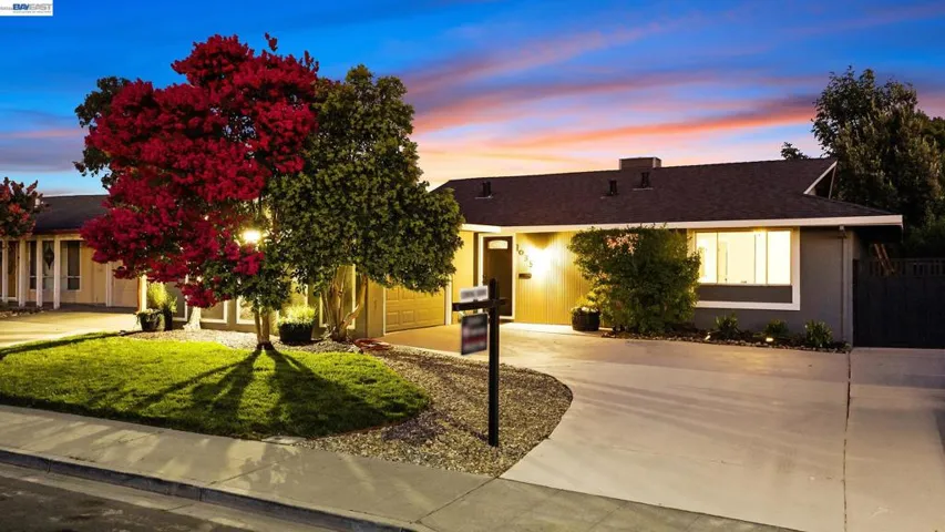 Gorgeous Curb Appeal!