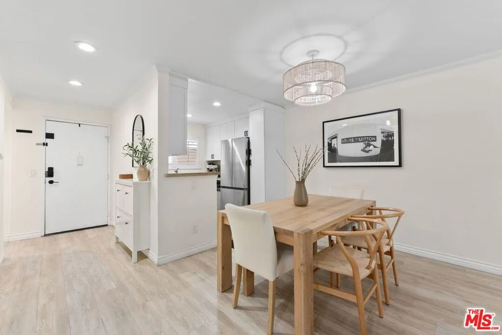 5515 Canoga Avenue 220, Woodland Hills, California 91367 — photo 4