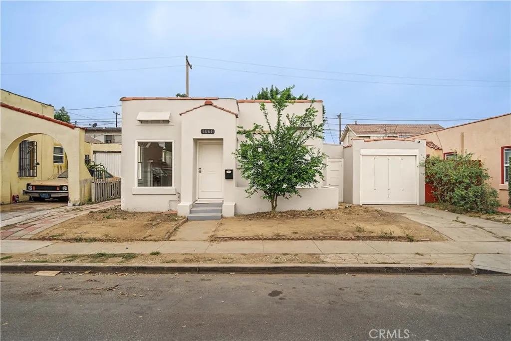1061 N Minerva