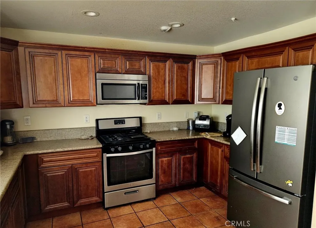 7845 Oak Court, Highland, California 92346 — photo 5