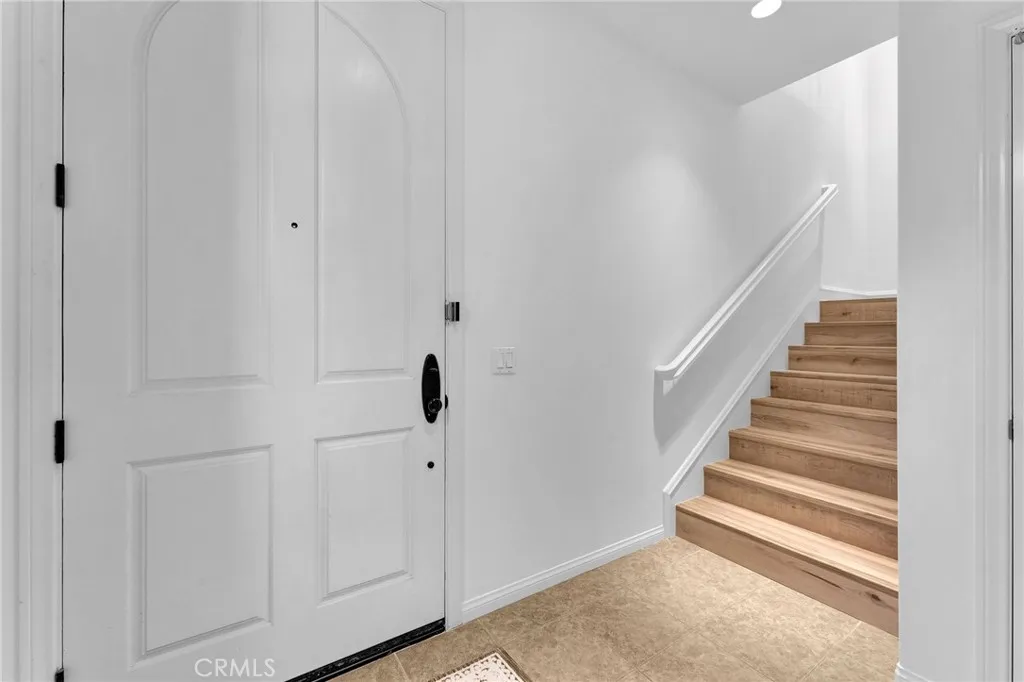 546 Talisman 9, Irvine, California 92620 — photo 4