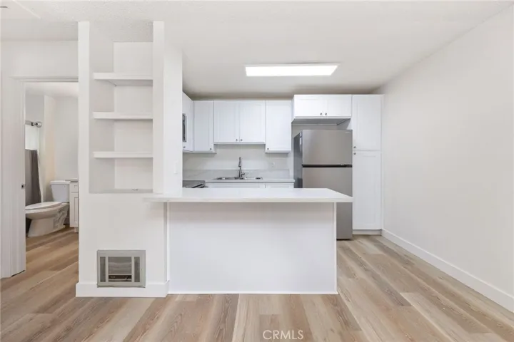 Newly Remodeled - Kitchen Cabinets, Counters & Appliances