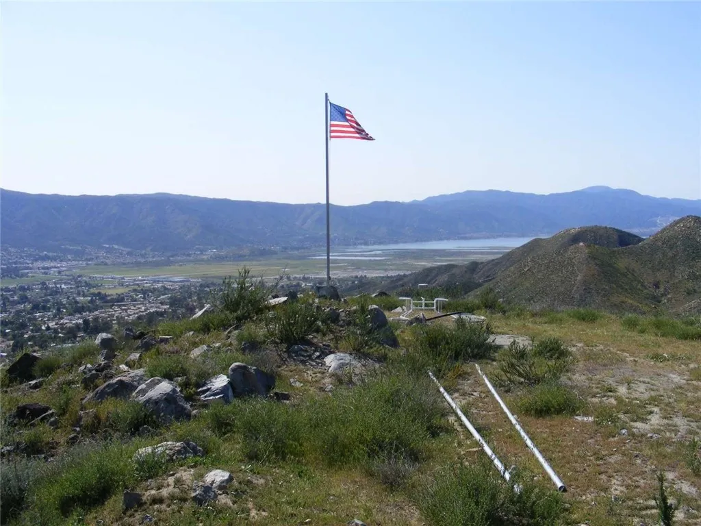 23247 Crab Hollow Circle, Wildomar, California 92595 — photo 4