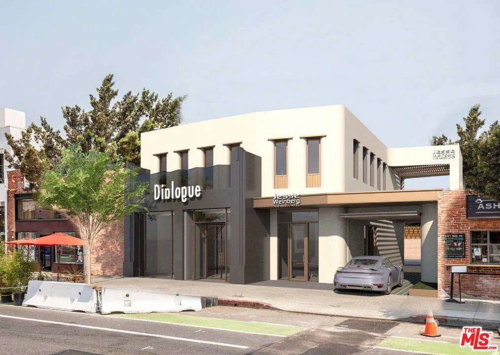 2803 Main St
