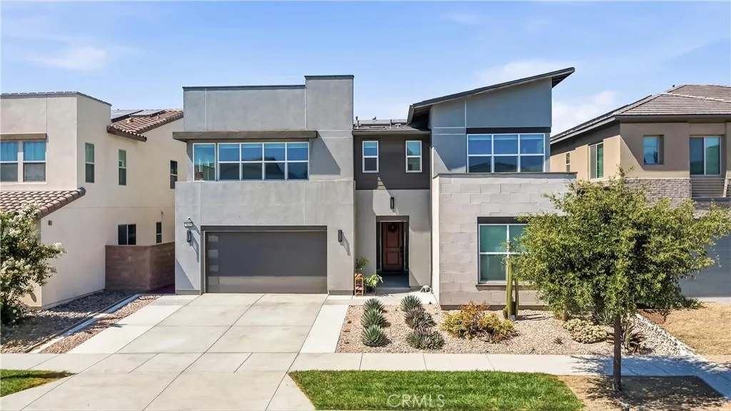 2653 E Scarlett Ln