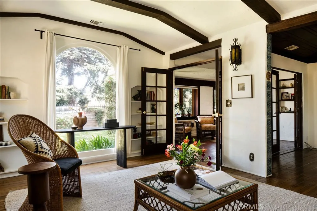 11318 Martha, North Hollywood, California 91601 — photo 4