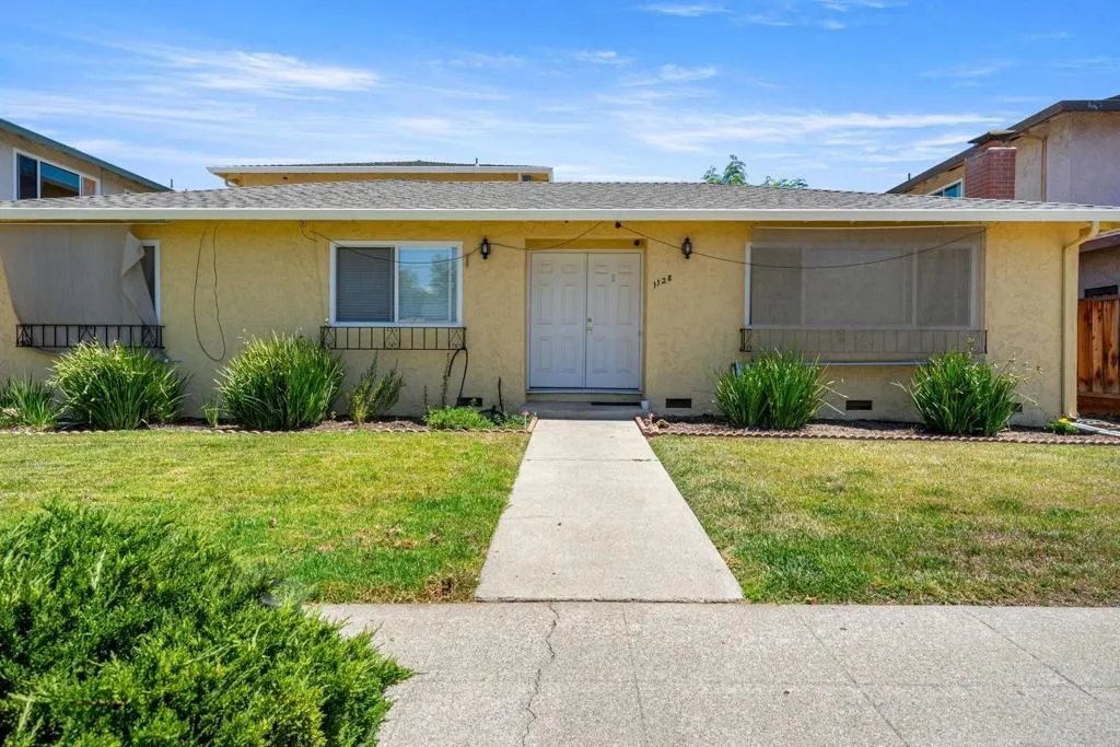 1128 Oakmont Dr