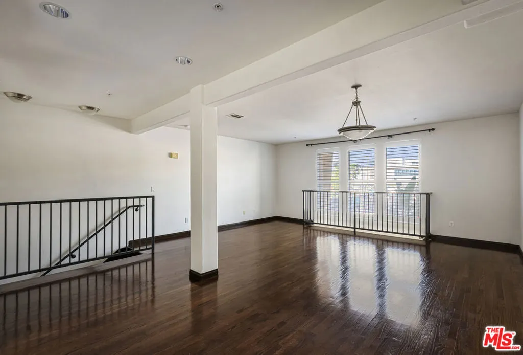 Upstairs main entry