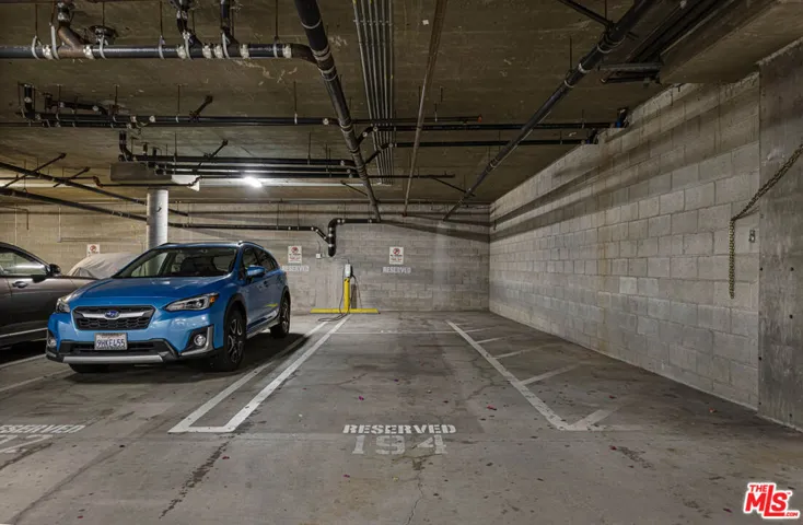 Tandem parking (2 assigned spa