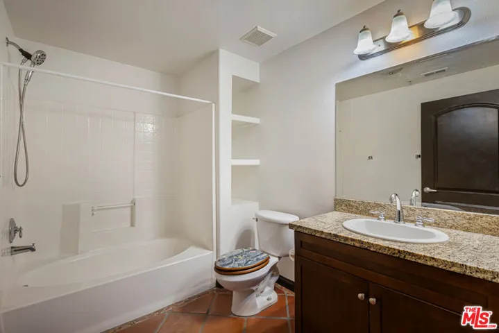 Upstairs full bathroom
