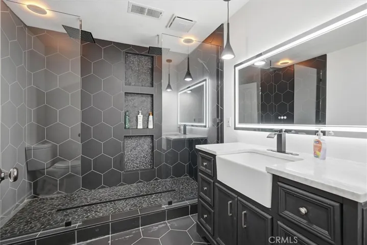 1st Floor Bedroom #2 Restroom