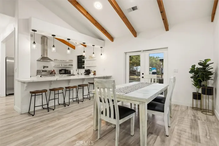 dining area (2nd floor)