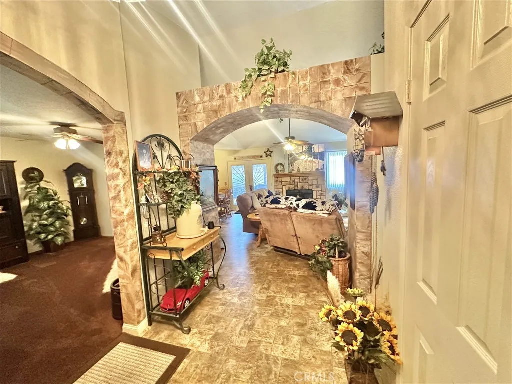 22122 Goshute, Apple Valley, California 92307 — photo 5
