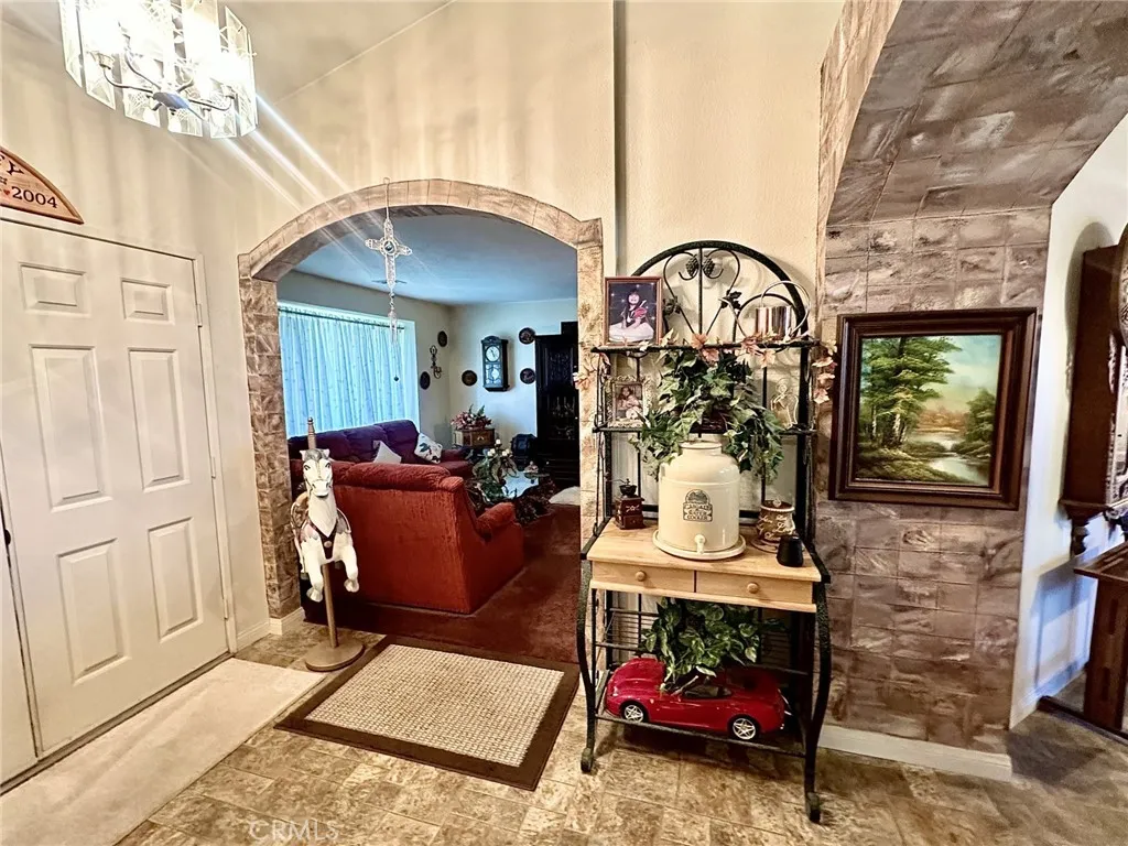 22122 Goshute, Apple Valley, California 92307 — photo 4