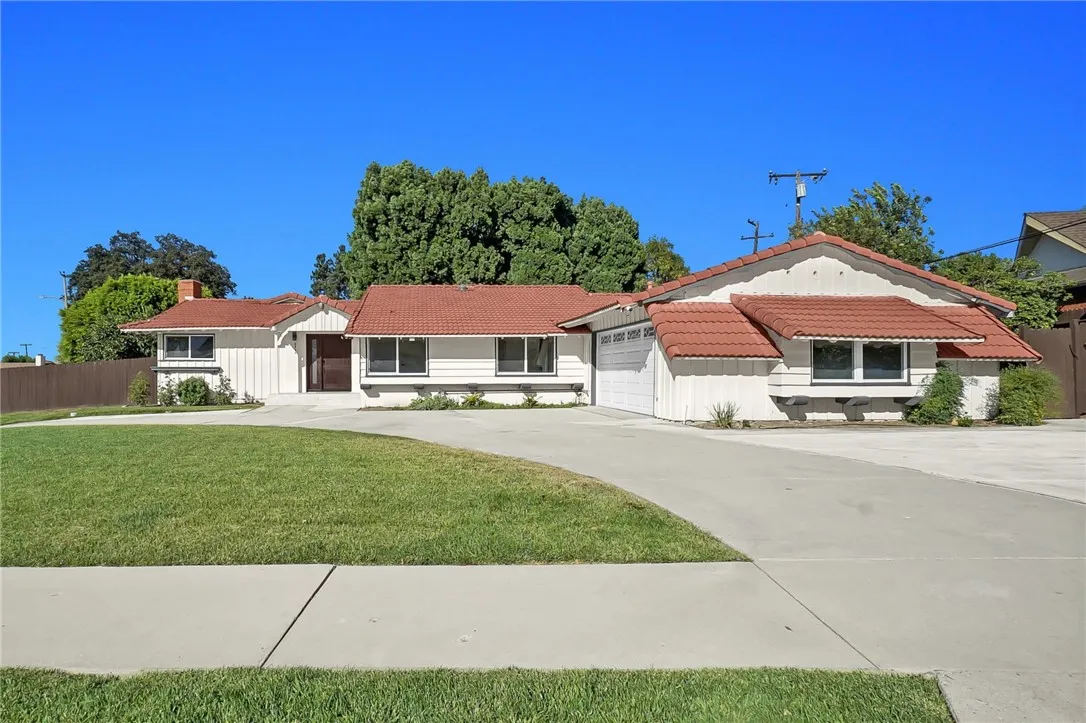 2904 Fragancia Ave
