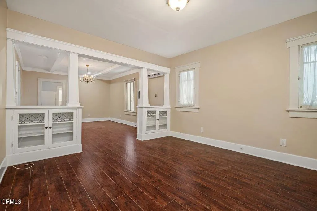 33 S Parkwood Ave - Living Room