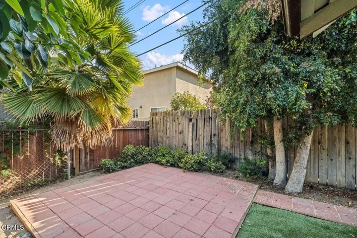 33 S Parkwood Ave - Yard