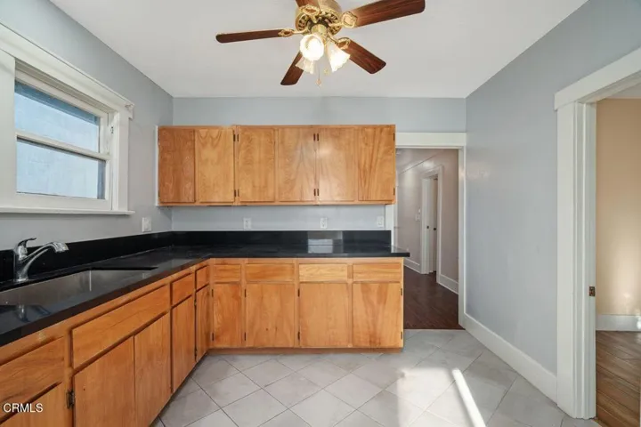 33 S Parkwood Ave - Kitchen