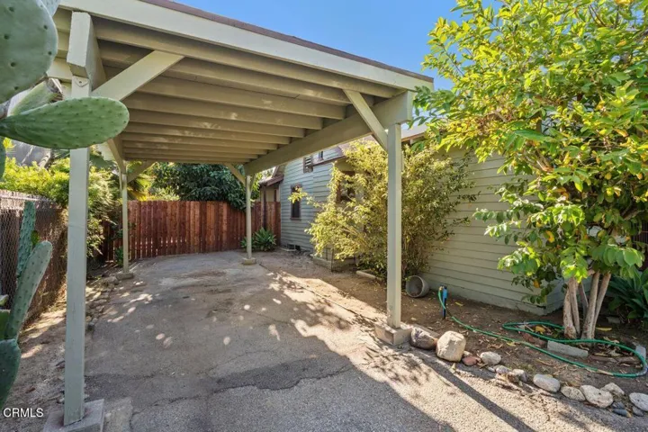 33 S Parkwood Ave - Carport