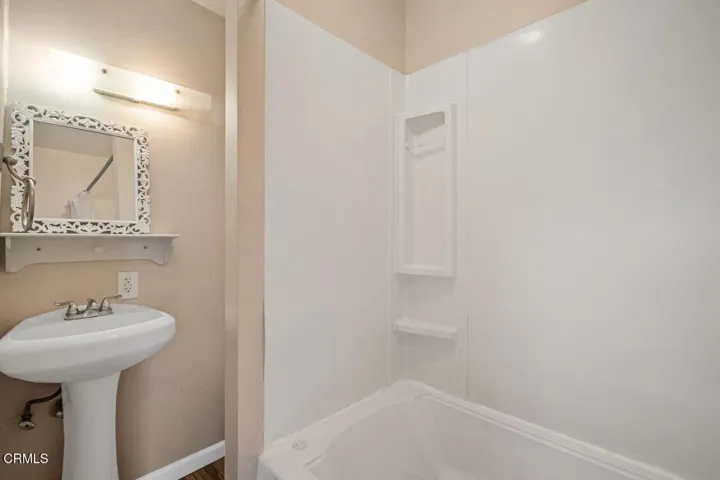 33 S Parkwood Ave - Second Bath