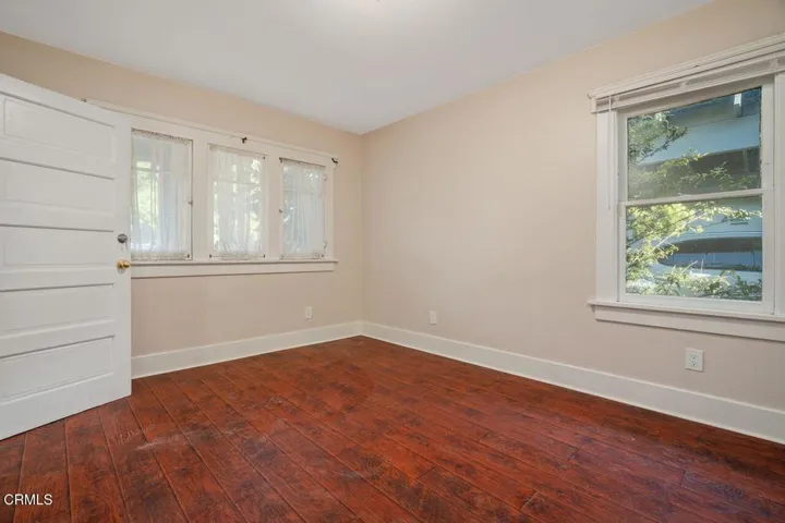 33 S Parkwood Ave - Primary Bedroom