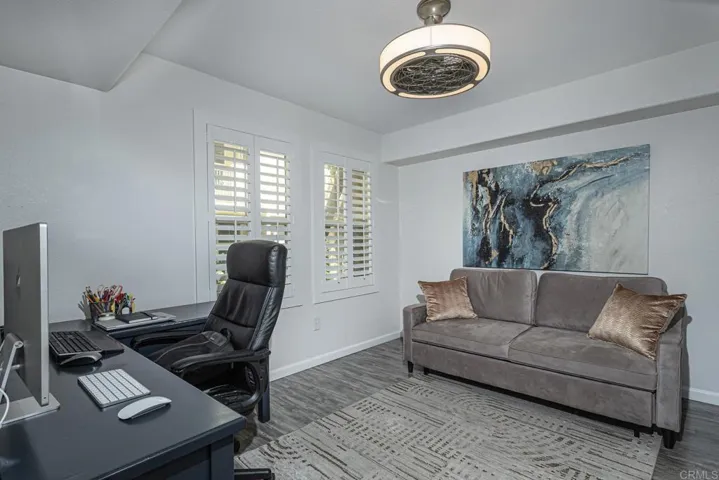 1ST FLOOR, CAN BE USE AS A OFFICE.
