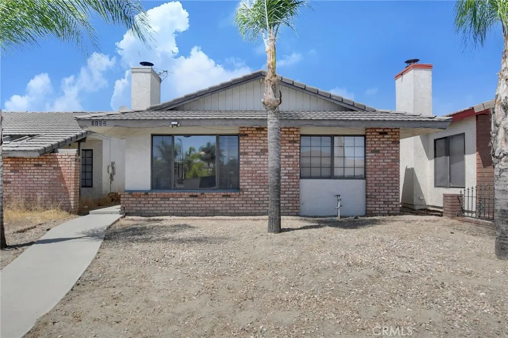 3102 W Devonshire Ave