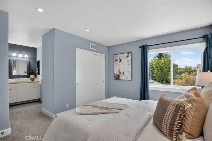 Secondary bedroom has en suite bathroom of its own
