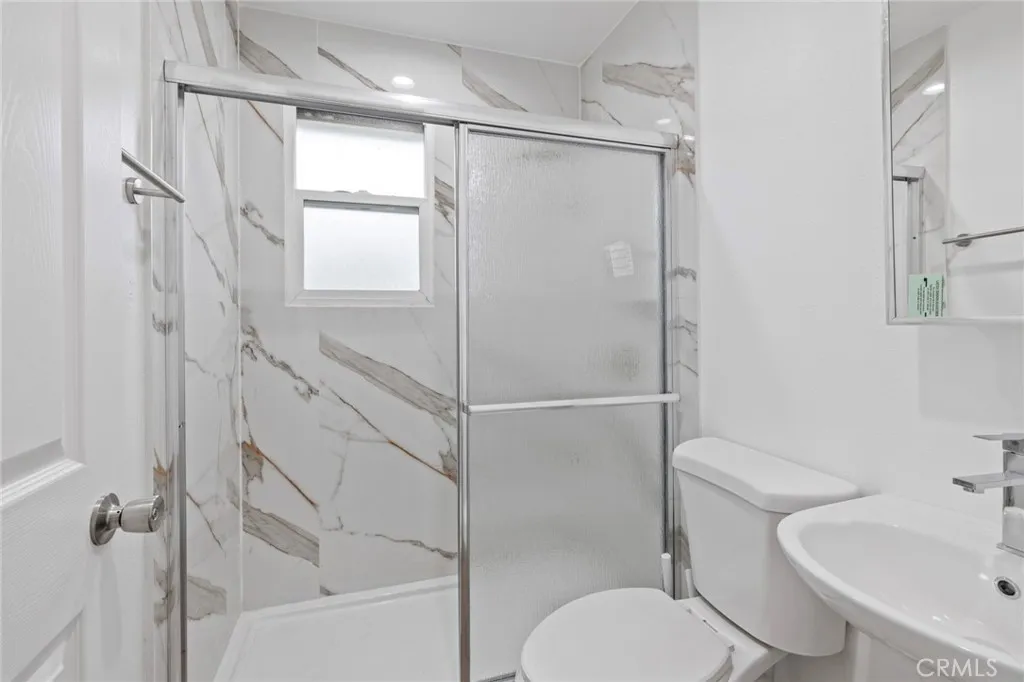 Unit 726 - Bathroom 1