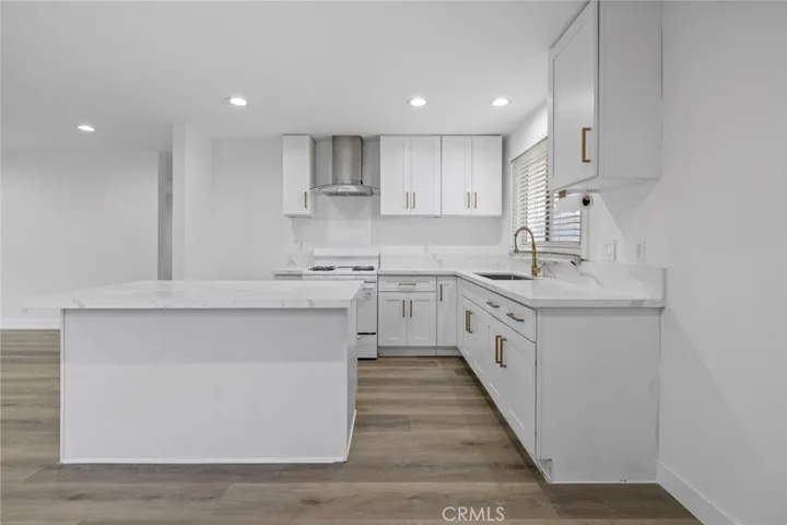 Unit 726 - Kitchen view