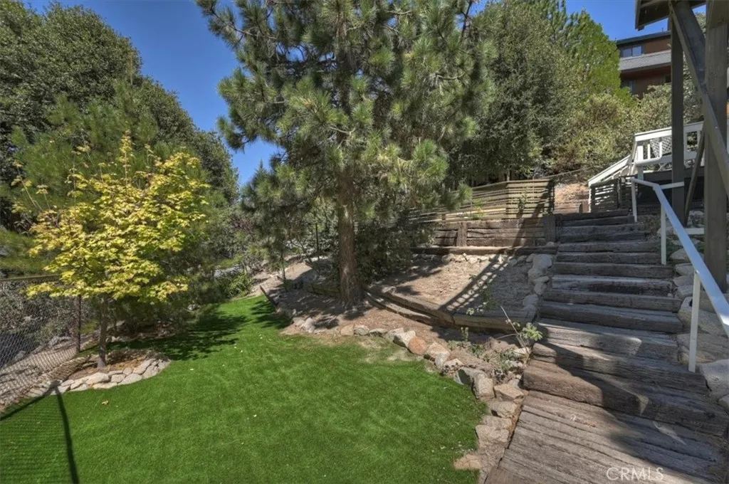 Lower tier outdoor space
