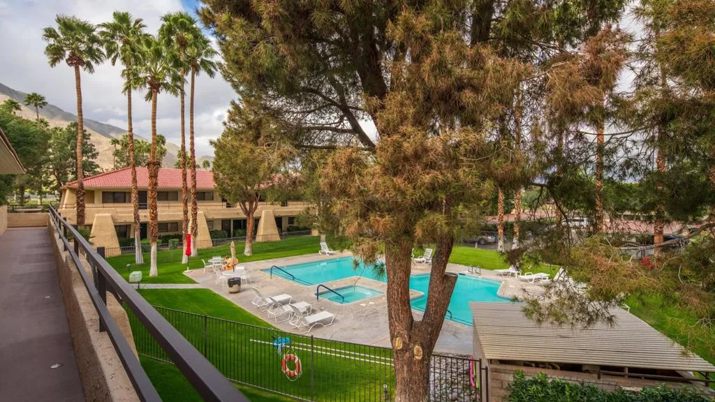 01-Palm Springs Villas II (2)
