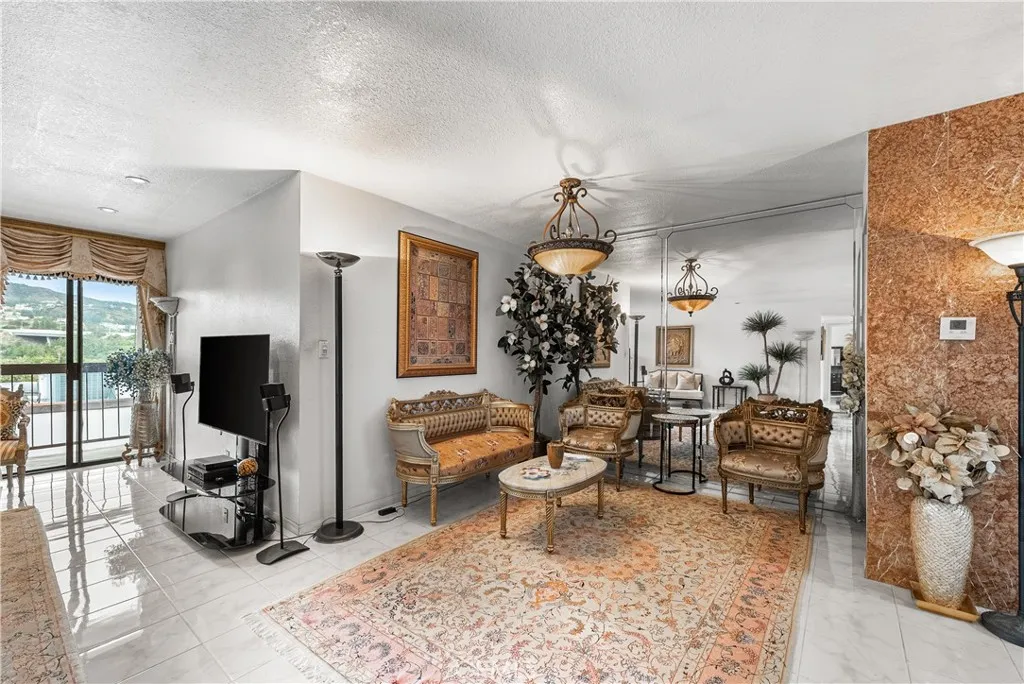 1745 Holly 302, Glendale, California 91206 — photo 5