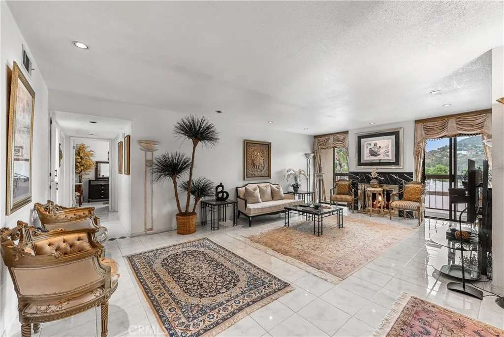 1745 Holly 302, Glendale, California 91206 — photo 4