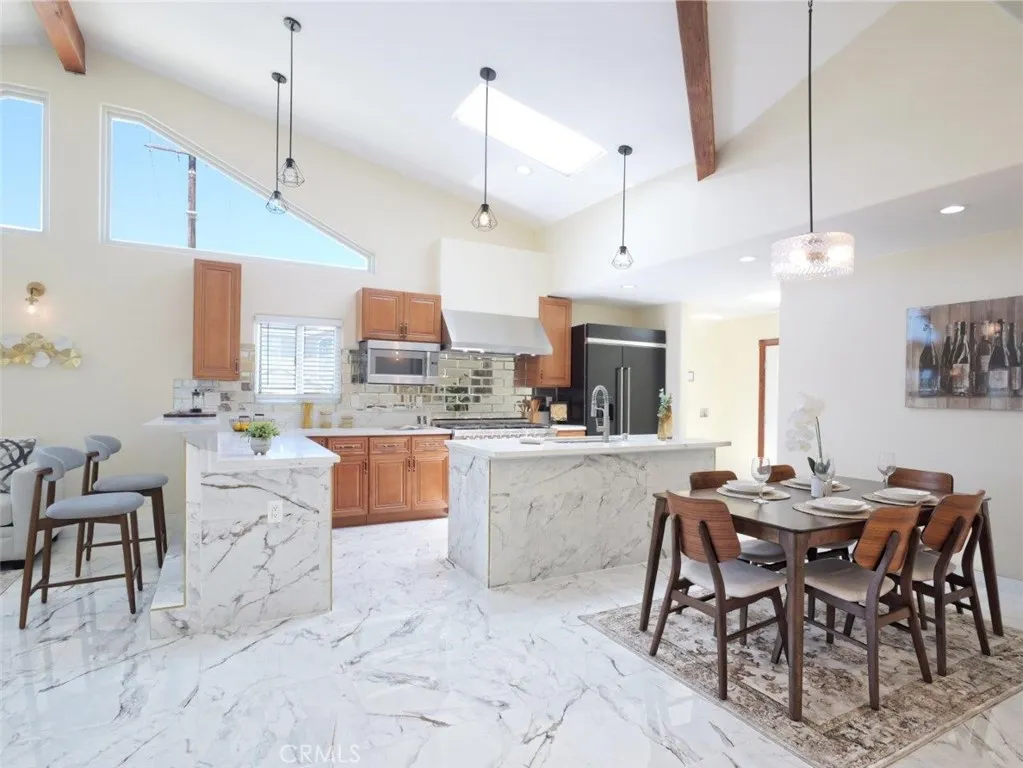 Kitchen & Dining Area