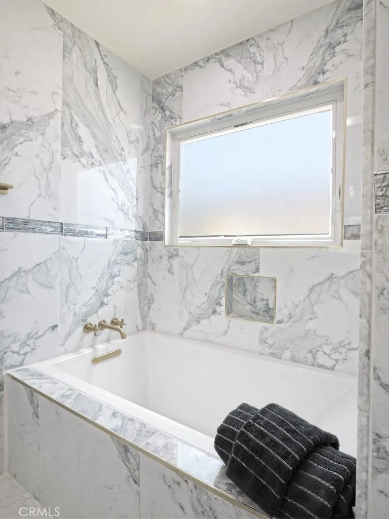 Primary Bathroom - Tub